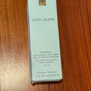 Estee Lauder DayWear Moisturizer - Light Blue